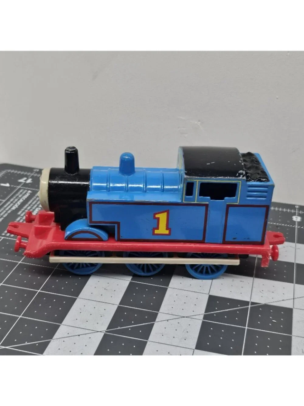 1985 Vtg. ERTL Large Push Along Thomas the Tank Engine Die Cast *Blue & Red